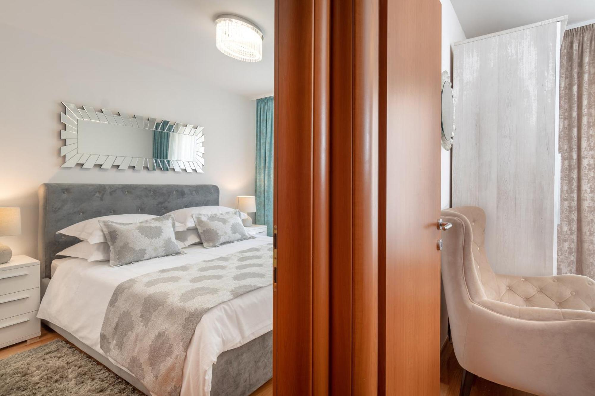 Penthouse With Terrace And Hot Tub - Ivan Appartement Split